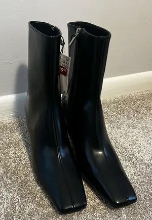 H&M Black Boots thumbnail 1