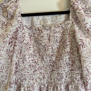 Loft Outlet Pink & White Floral Smocked Midi Dress With Puff Sleeves Sz Medium thumbnail 2