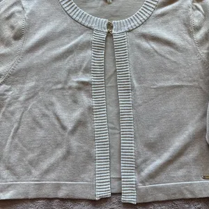 Calvin Klein Womens Beige Bell Sleeve Cropped Cardigan Sweater Size Large thumbnail 4