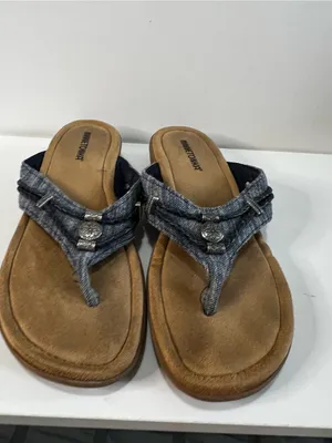 Minnetonka Silverthorne 360 Denim Western Concho Thong Sandals thumbnail 4