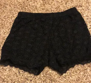 ❤️ Romwe stretchy lace shorts thumbnail 1