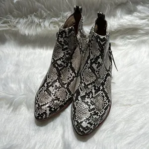 MIA Snakeskin Pointed Toe Short Heel Ankle Bootie‎ Boots Size 8. B67 thumbnail 5