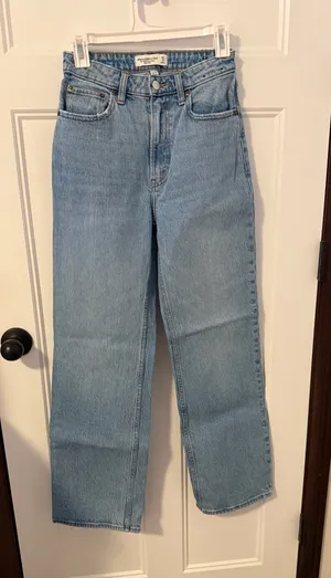 Abercrombie High-Rise Jeans thumbnail 1