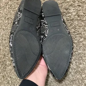 Time and Tru memory foam black snake skin look 8.5 wide width wore for 1 hour thumbnail 4