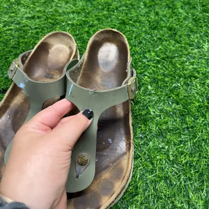 Birkenstock Gizeh Patent Khaki Sandals thumbnail 2