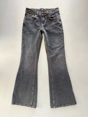 Urban Outfitters BDG Low-Rise Flared Jeans in Washed Black • Sz 27 thumbnail 2