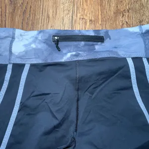 Lululemon Run Inspire Crop Leggings Black Gray Cloud Waist Reflective Size 12 thumbnail 5