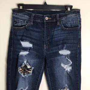 KanCan ladies distressed dark wash denim jeans with leopard patches on areas‎ 29 thumbnail 2
