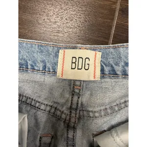 BDG Urban Outfitters Light Wash High Rise Slim Jeans‎ - Size 25 thumbnail 3