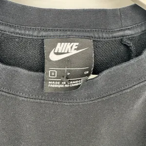 Nike Black Fleece Crewneck‎ Sweatshirt Gold Logo Small thumbnail 5