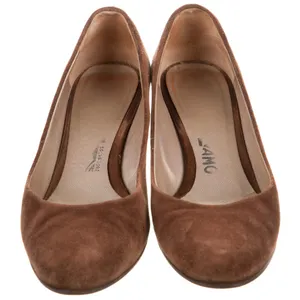 Salvatore Ferragamo Brown Suede Slip On Round Toe Kitten Heel Pumps Shoes thumbnail 3
