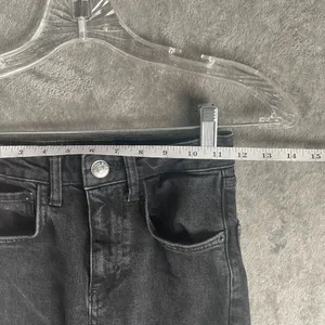 ZARA High Rise Straight Leg Jeans Women’s 0 Black Denim Raw Hem Y2K Dark Grunge thumbnail 4