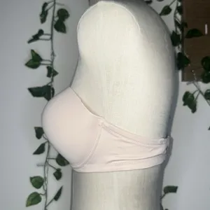VS PINK Wear Everywhere Multi-Way Pushup Strapless Bra thumbnail 2