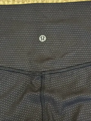 Lululemon Athletic Cropped 3/4 Dot Yoga Leggings Women’s Size 8 Black thumbnail 2