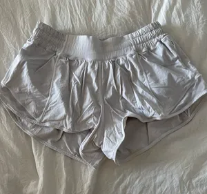 Lululemon Hotty Hot 2.5" Shorts White thumbnail 1