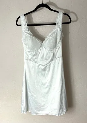 Elegant White Lace Trim Chemise thumbnail 1