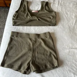 NEW Amable Women's Olive Green Set Medium thumbnail 5
