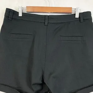 Simply‎ Styled Womens Chino Shorts Size 12 Cuffed Classic Summer Beachy Travel thumbnail 5