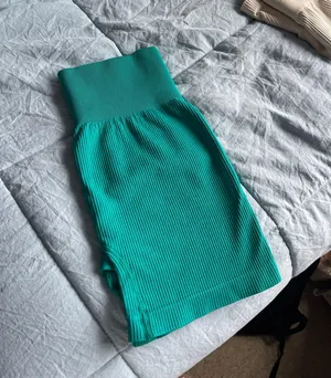 green biker shorts Size M thumbnail 2