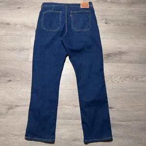 Levis 724 High Rise Straight Leg Jeans Dark Wash Side Slit Hem A8741 32 / 14 Reg thumbnail 3