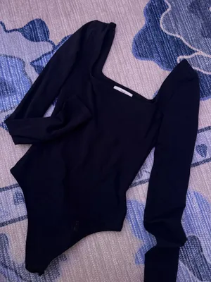 Aritzia Babaton Bodysuit Contour Long Sleeve thumbnail 1
