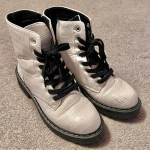 True Craft Women’s White Crocodile Faux Leather Combat Boots thumbnail 4