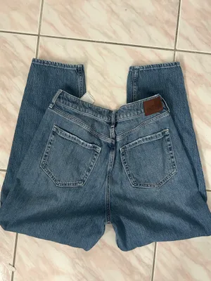 Hollister Ultra High-Rise Mom Jeans - Size 8 / 29R thumbnail 3