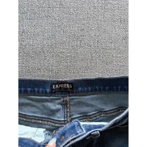 Express Floral Embroidered‎ Denim Mini Skirt Dark Wash Raw Hem Size 4 thumbnail 3