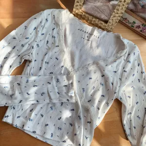 Aeropostale White Floral Lace Ribbed Long Sleeve Top thumbnail 2