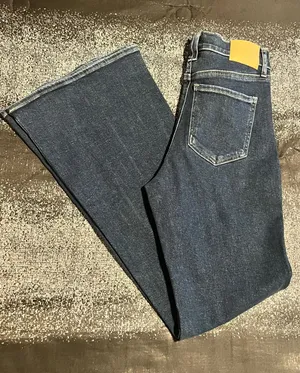 Womens sz8 NWT Express 70's Flare Midrise Hyper Sculpt/Hyper Stretch Jeans thumbnail 1