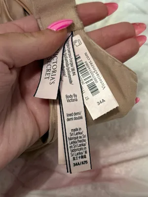 Victoria's Secret Bra thumbnail 2