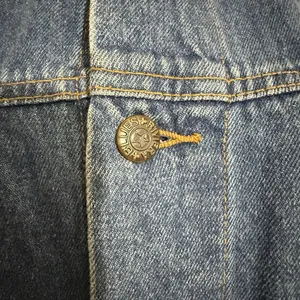 Vintage 90s Riviera Blue Denim jean Jacket with embroidery thumbnail 4