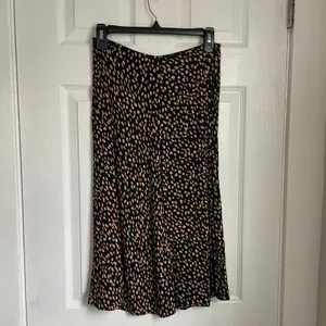 Zara Cheetah leopard animal print midi skirt size M womens thumbnail 4