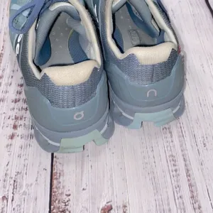 On Cloud blue running shoes size 9 1/2 thumbnail 4