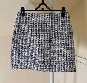 Loft EUC Women's Black White Silver Sequined Mini Skirt Size 4 thumbnail 1