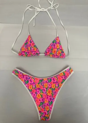 Frankies Bikinis in the colorful "Daisy Pond" size M thumbnail 4