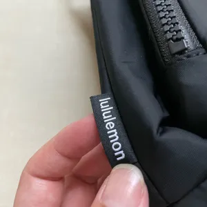 Lululemon Water Bottle Crossbody Bag with Front Pocket 2L - Black thumbnail 4
