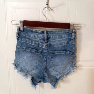 KanCan 0 / 23 High Rise Acid Wash Denim Cut Off Booty Jeans Raw Hem Short Shorts thumbnail 2