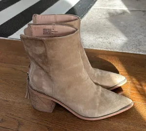 Steve Madden suede booties.Size 8, color grey/ clay. Excellent condition. thumbnail 1