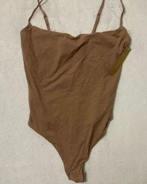 SKIMS Fits Everybody Cami Bodysuit S thumbnail 2