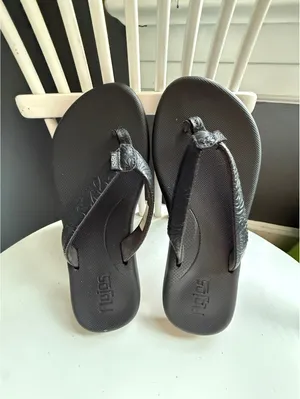 Flojos Black Textured Thong Sandals Size 7 thumbnail 3