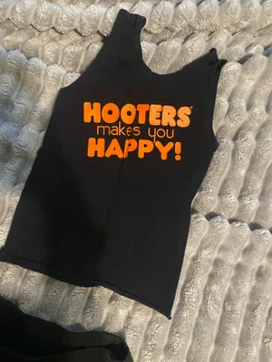 Hooters Uniform thumbnail 2