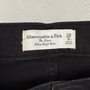 Abercrombie & Fitch The Flare Ultra High Rise Jeans Black Size 28/6 Long thumbnail 3