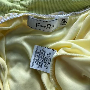 Faded Rose Yellow Floral Sleeveless Empire Waist Lace Trim Crop Top thumbnail 2
