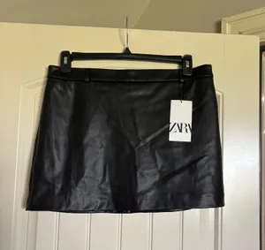 BNWT Black Zara leather mini skirt XL thumbnail 1