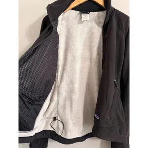Patagonia R2 Regulator Fleece Jacket Womens L Black Full Zip Waffle Grid Jacket thumbnail 6