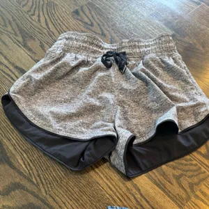 lululemon athletica Choose a Side Reversible Black /grey Women's Athletic Shorts thumbnail 3