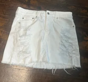 American Eagle 6 distressed raw hem white denim skirt thumbnail 1