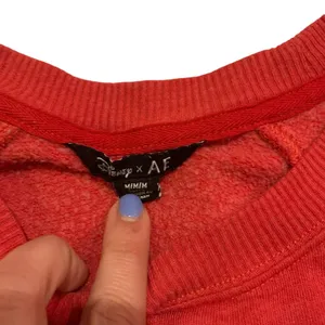 Disney AE‎ Donald Duck Feisty Christmas Holiday Red Sweatshirt Crewneck M thumbnail 4