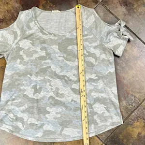 Jane & Delancey Camouflage Cold-Shoulder Cutouts Bow-Tie Short Sleeves. Knit Top thumbnail 4